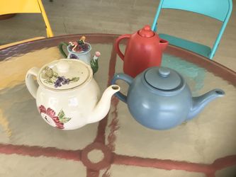 TEA POTS 