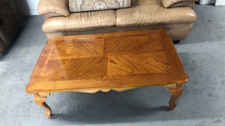27x45 Coffee table like brand new just little scratch on the side