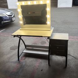 Makeup Vanity Mirror And Table