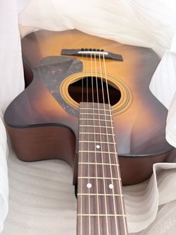 Yamaha Keith Urban Acoustic Guitar Package with Box