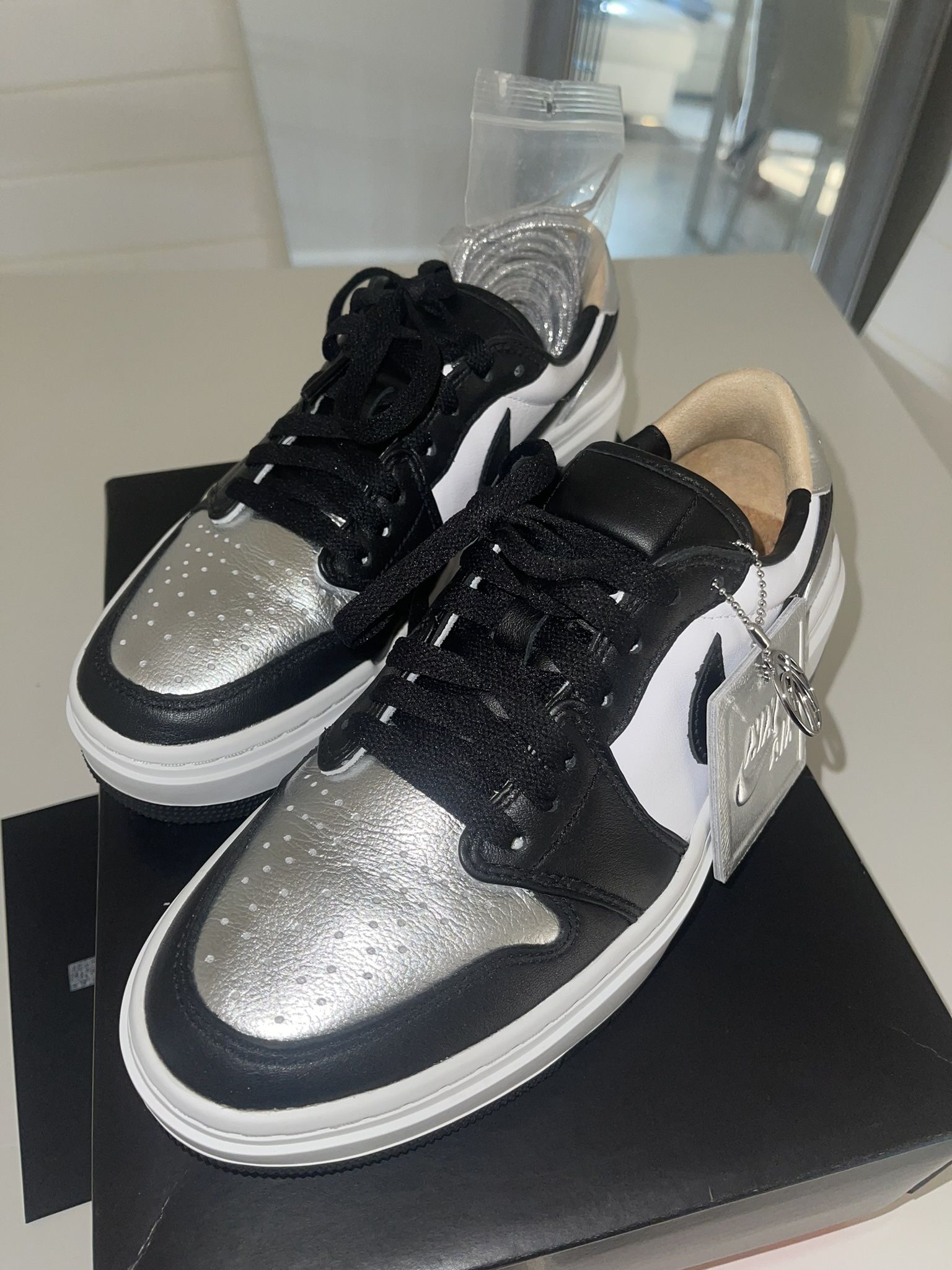 Wmns Air Jordan Elevate Low SE “silver Toe”