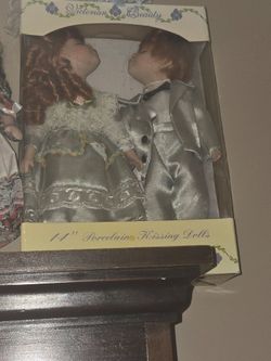 Victorian Beauty 14” Porcelain Kissing Dolls