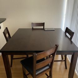 Wooden Dining Room Table +4 Chairs