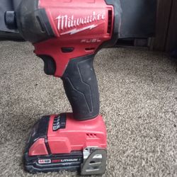 Milwaukee Drill /  Taladro M18