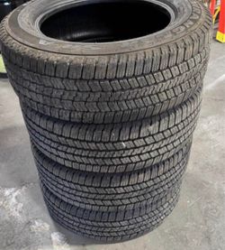 265/70/18 Goodyear Set de Tires con 80% de vida las 4
