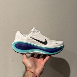 Nike Vomero 18 Plus Men’s Size 9.5 (NEW)