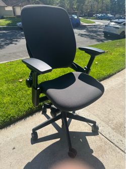 Like New Perfect Condition Steelcase Leap V2 Office Desk Chair - No Rips No Tears No Stains