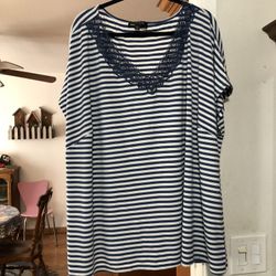 Women’s Size 26 / 28 Vneck Tunic Length Top. Brand New Never Worn. Has been hanging in a closet.  Brand Arna York Collection. The top is made of 95% V