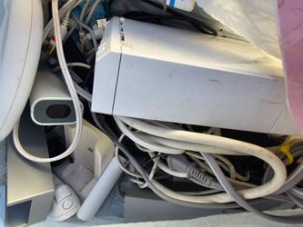 Bag full of Nintendo Wii, wires and accessories
