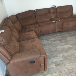 Sectional Couches 