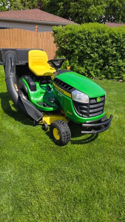 John Deere riding lawn mower D130