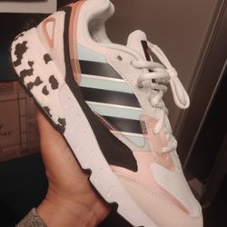 ADDIDA LOW SIZE 8.5