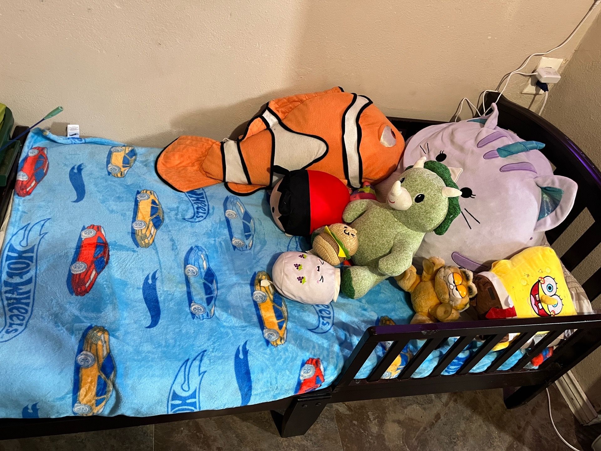 Toddler bed frame