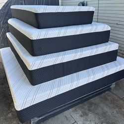 Queen size mattress memory foam 12”        New mattress in a plastic sealed