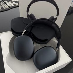Apple AirPod Maxes Midnight Black USB-C Brand New & Sealed (with Receipt)