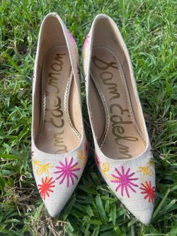 Sam Edelman Embroidered Floral  Size 9 Pumps