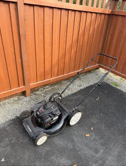 Murray Gas Lawn Mower - Briggs & Stratton 140cc