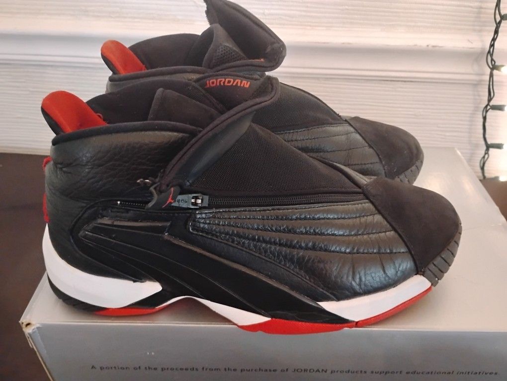 Size 10 Men's Throwback Jordans