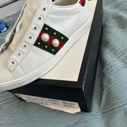 Women’s Gucci Sneakers Size 37 1/2