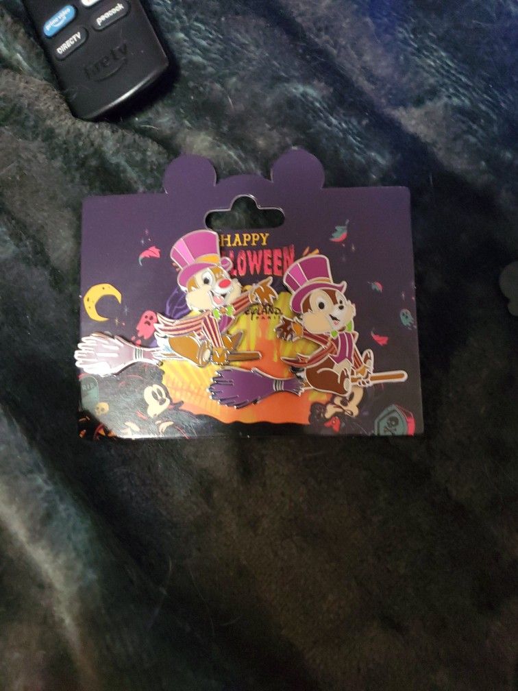 Disneyland Paris Chip & Dale Halloween Collectible Pin