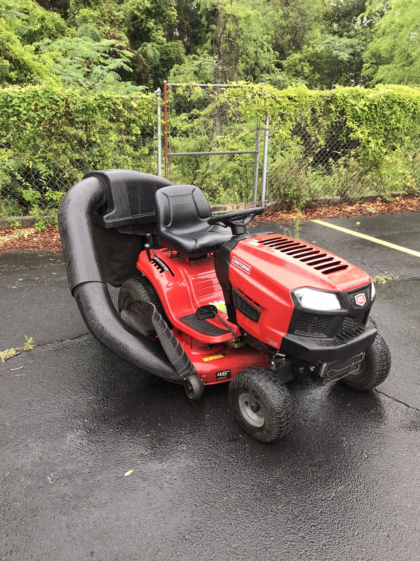 2017 CRAFTSMAN T1600 TRACTOR 46 INCH RIDING LAWN MOWER WITH BAGGER for