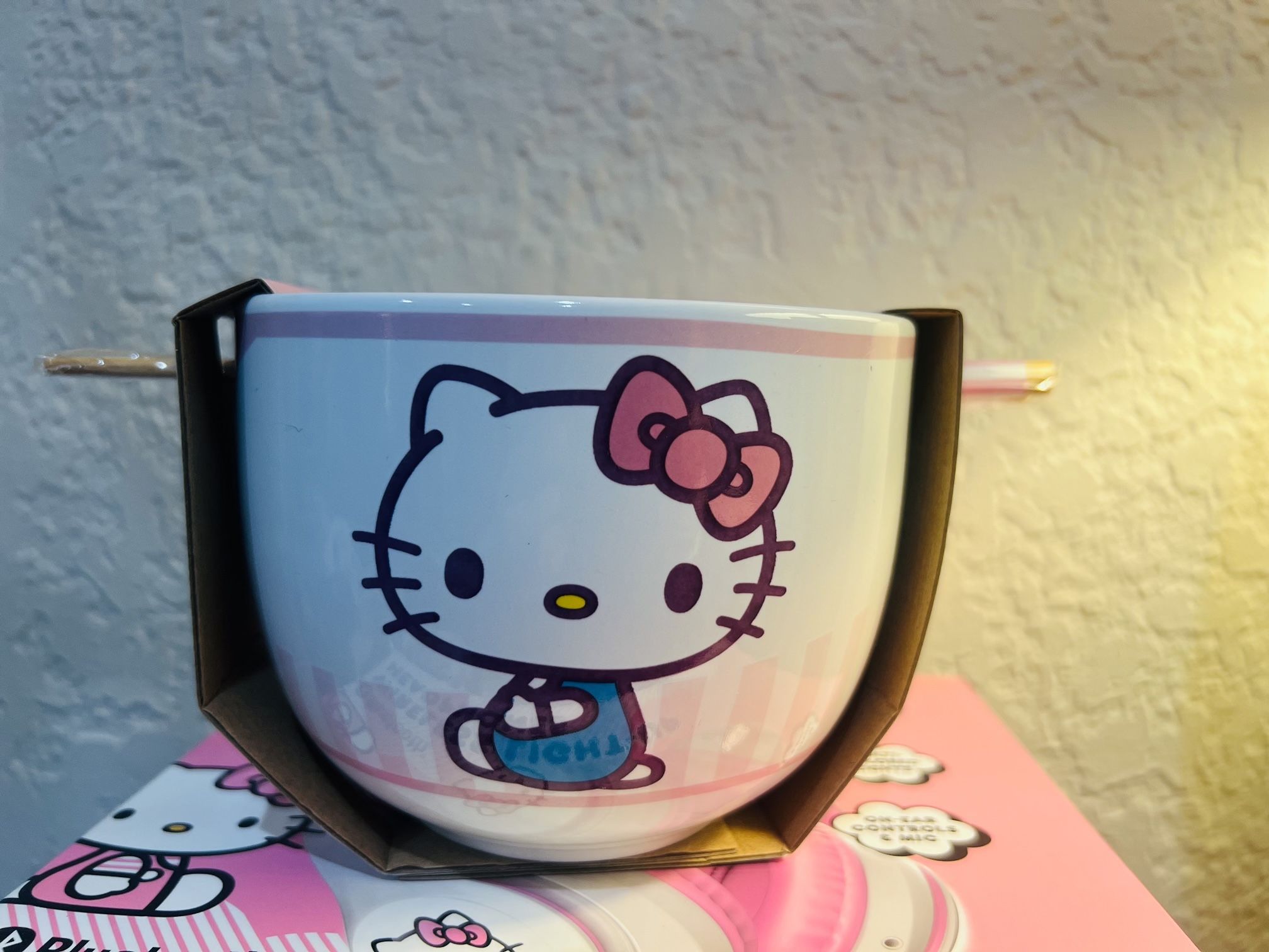 New Hello Kitty Ceramic With Chopsticks $25 FIRM ON PRICE 👈🏻