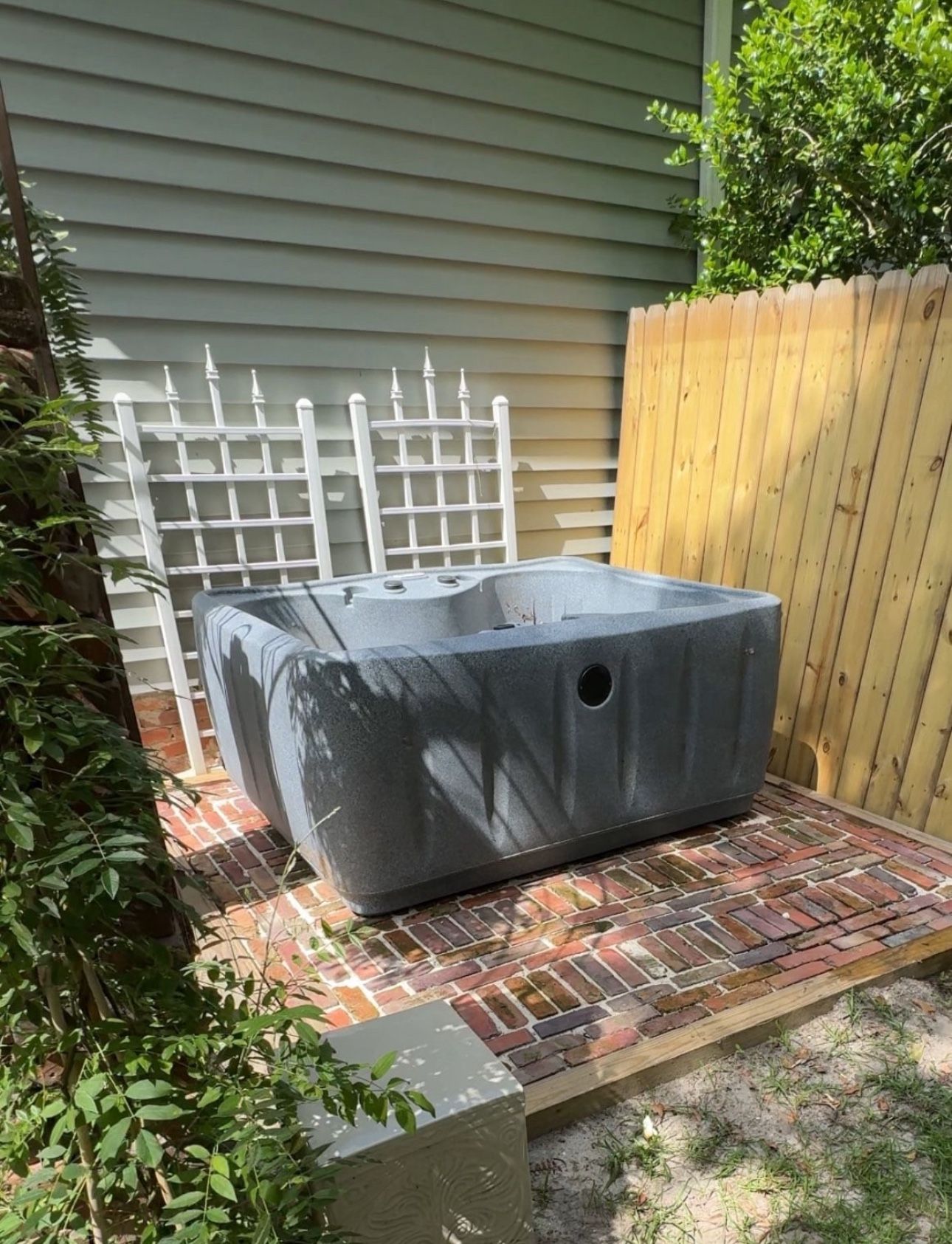 AquaRest 4 Person Hot tub