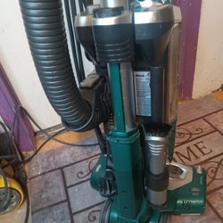 Shark Heavy Duty Vacuum Cleaner Excellent Conditions, Asking $130.00