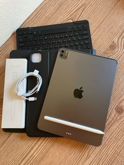 iPad Pro 11” (M1 chip / 2021 model) 3rd Generation 128GB with keyboard case,  pen & Accessories
