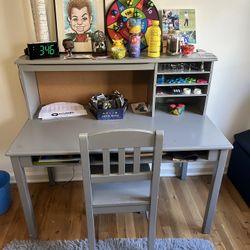 Guidecraft Desk And Chair 