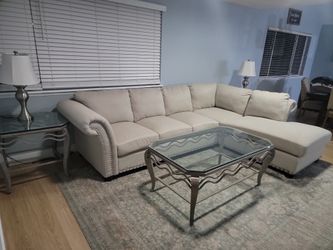 Beautiful Living Room Set In Great Condition 