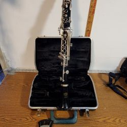 Fantastic Vintage Bundy Resonite Clarinet With Case And Accessories