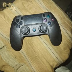 PlayStation 4 Controller (3 available)