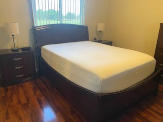 Dark Wood Bedroom Set with Queen Bed, 2 Nightstands, chest and  Dresser including queen mattress