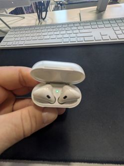 GENUINE APPLE AIRPODS IN GREAT WORKING CONDITIONS