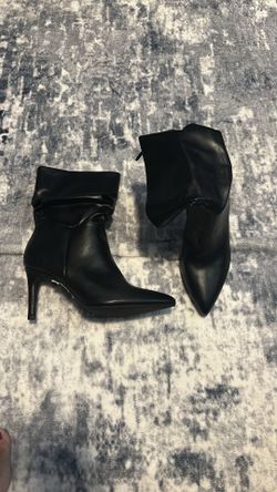 DV black booties