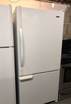 While refrigerator kenmore bottom freezer