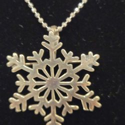 AGI 925 Sterling Silver Snowflake Necklace Pendant/Brooch 18 in