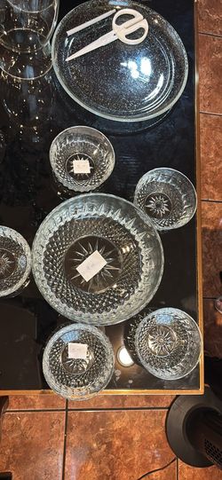 Salad Bowl Set (1) 7 3/4” Serving Bowl - (5) 5” Bowls