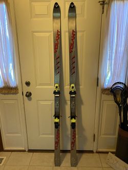 Volant Skiis - with Bindings