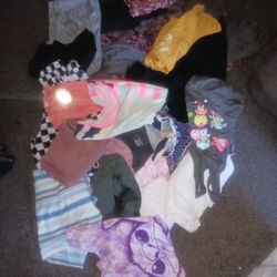 Women's Tank Tops T-shirts Pants Large And Extra Large And More $2 To $3 A Piece Some New Some Used
