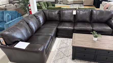 Olivia 🎉 brand new/ modern/luxury 🌼  Living Room Sectional