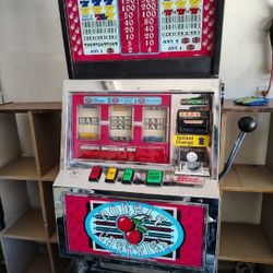 Vintage Slot Machine 