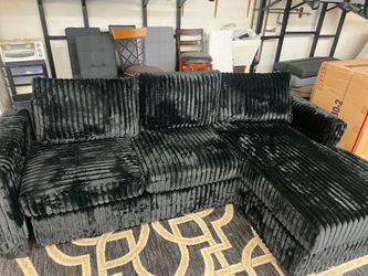 New Sectional Couch with Chaise! Free Delivery 🚚!