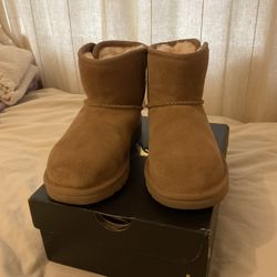 Kids Uggs Size 1