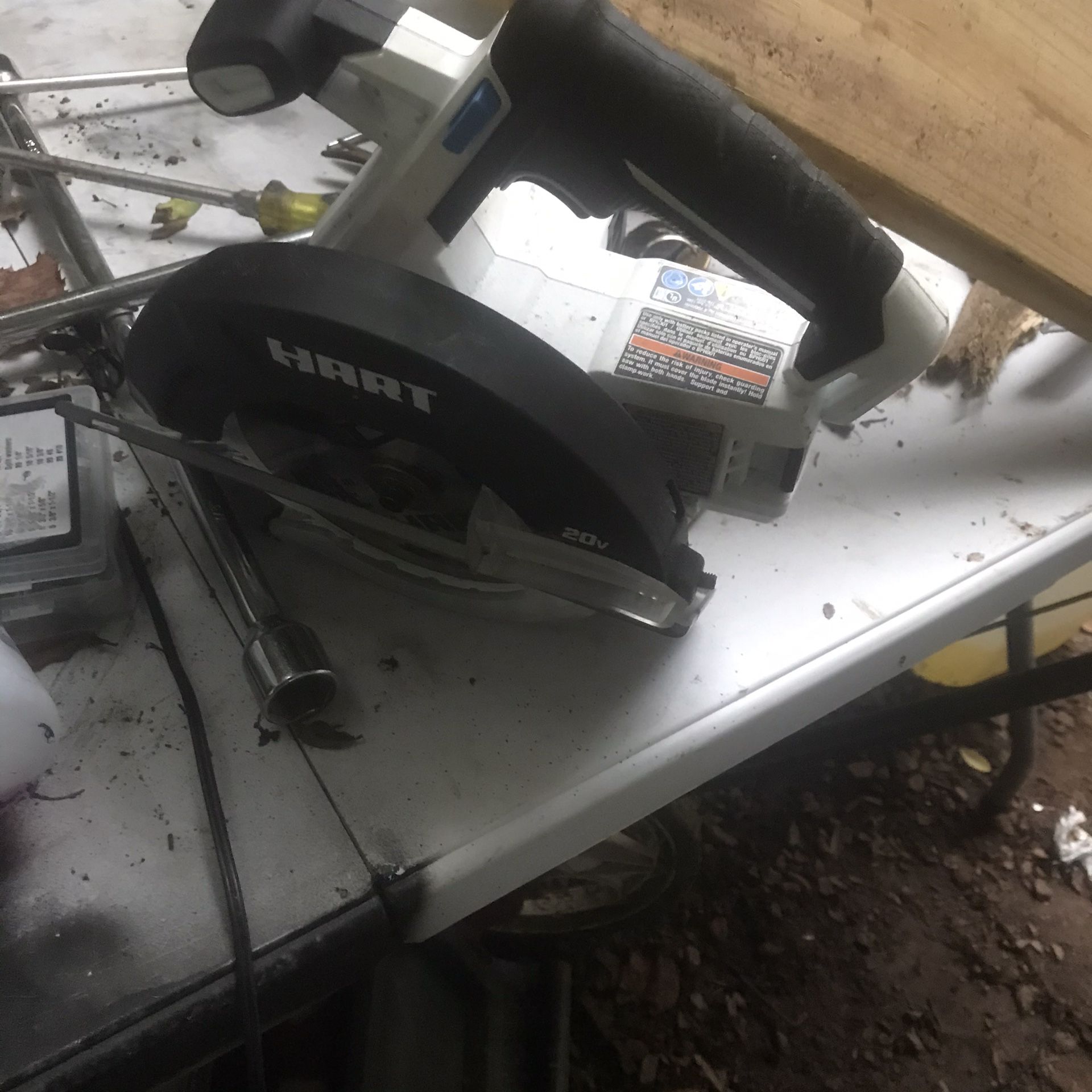 Like new hart skill saw. 20v just the skill saw no battery or charger. I have to show you it works.$35