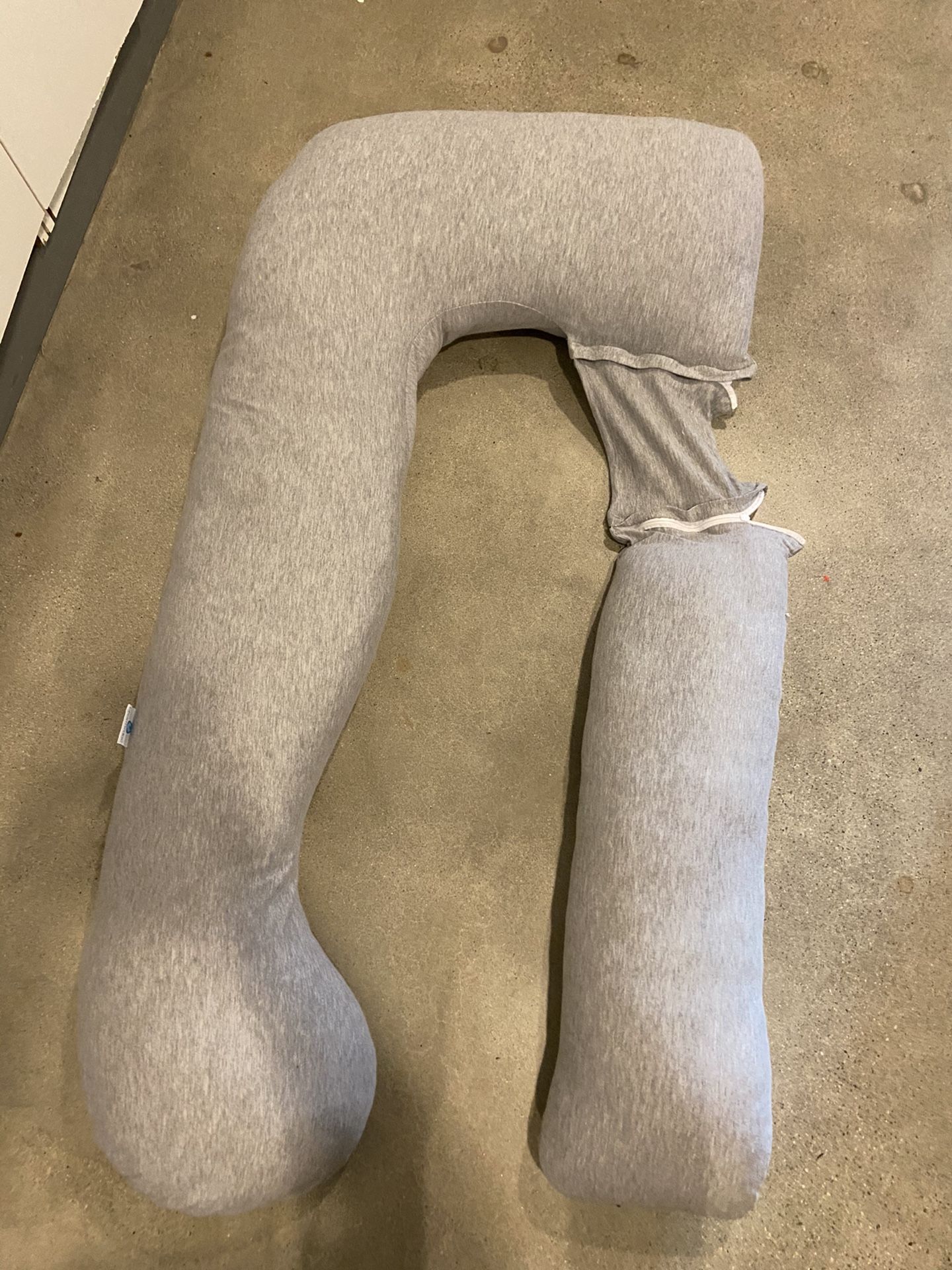 Pregnancy pillow - hardly used