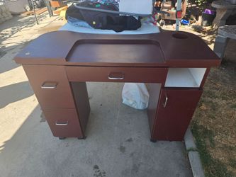 Manicure table