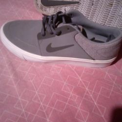 Tenis