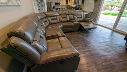 New Recliner Sectional Couch with 2 Consoles! Free Delivery 🚚! Free Assembly!